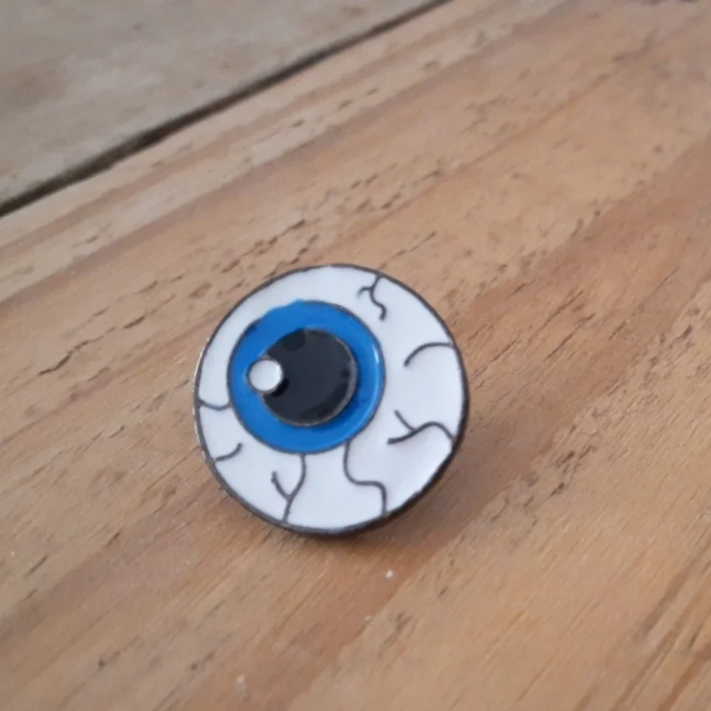 Eyeball Enamel Pin - Picture 2 of 4
